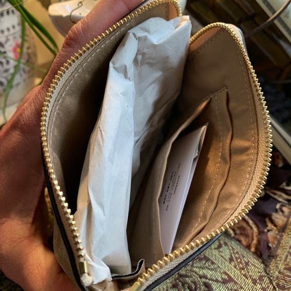 Authentic COACH Signature Coated leather PEAR zip top wristlet - Picture 7 of 8